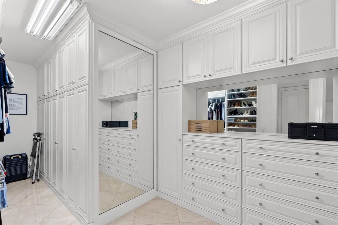 PRIMARY_CLOSET_2