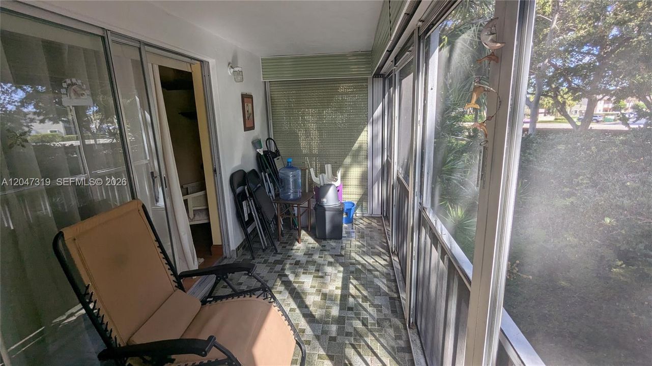 For Sale: $115,000 (2 beds, 2 baths, 990 Square Feet)