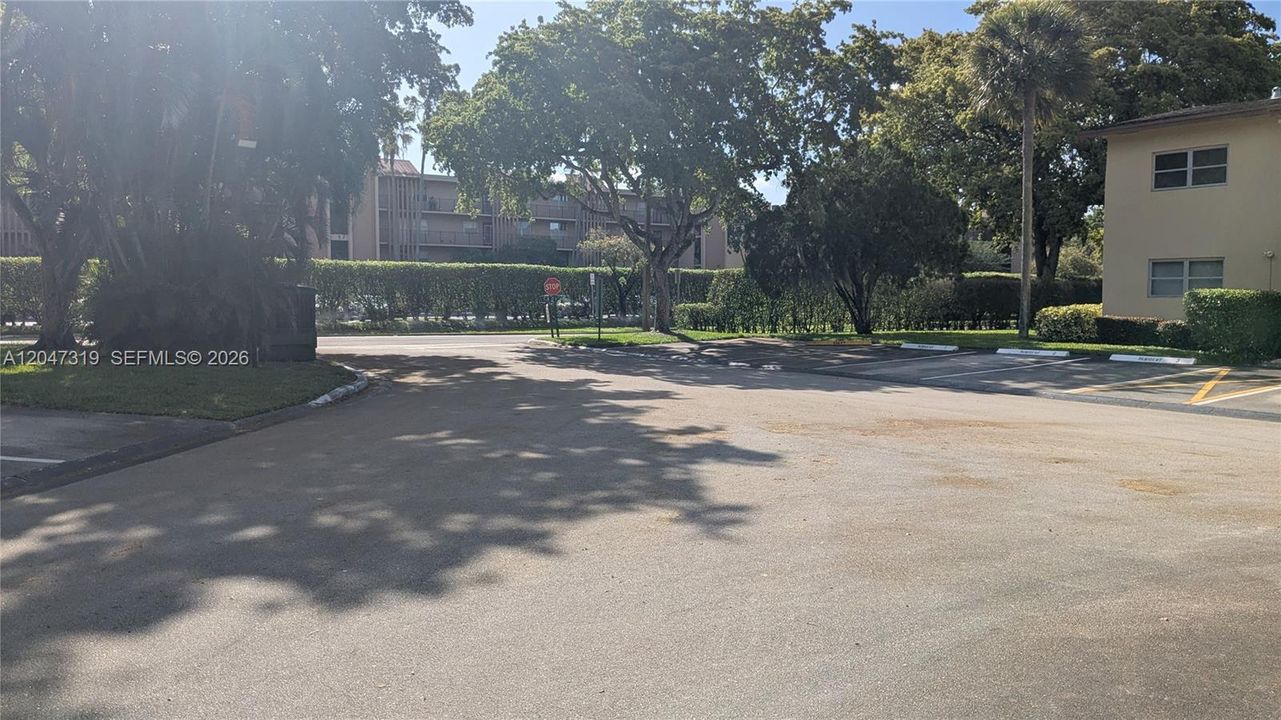 For Sale: $115,000 (2 beds, 2 baths, 990 Square Feet)