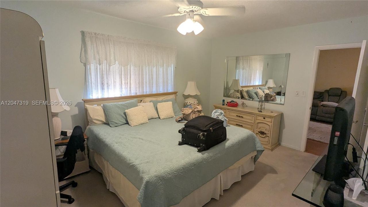 For Sale: $115,000 (2 beds, 2 baths, 990 Square Feet)