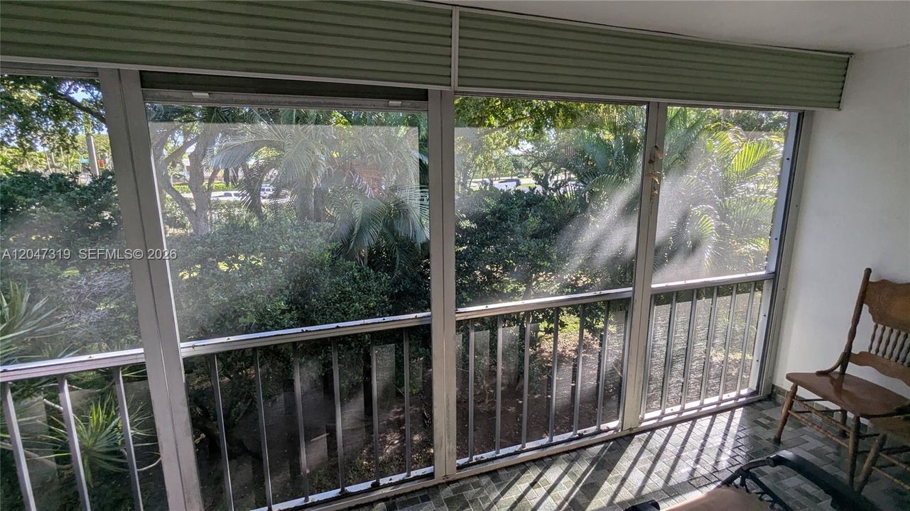 For Sale: $115,000 (2 beds, 2 baths, 990 Square Feet)