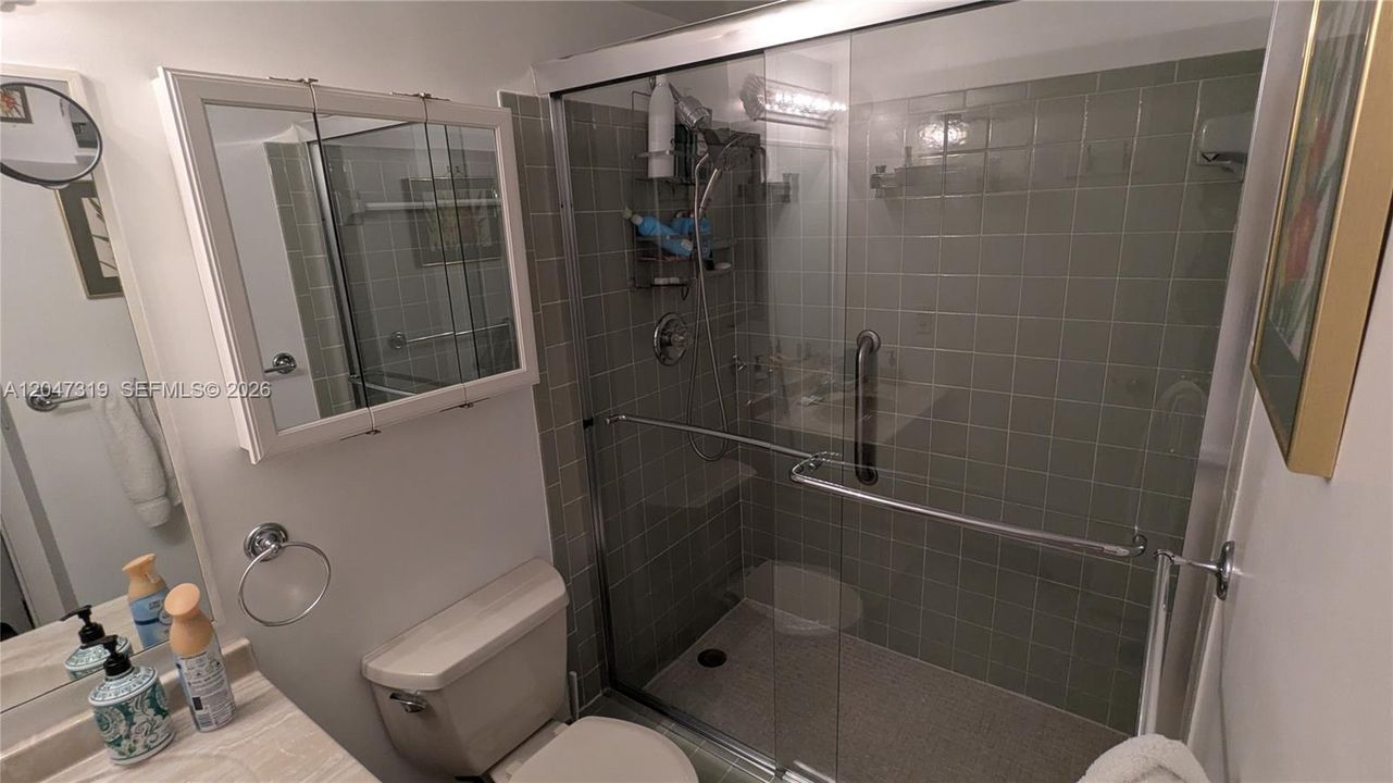 For Sale: $115,000 (2 beds, 2 baths, 990 Square Feet)