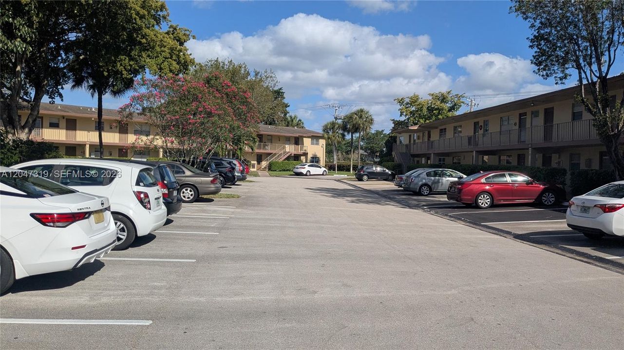 For Sale: $115,000 (2 beds, 2 baths, 990 Square Feet)