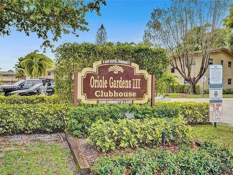 For Sale: $115,000 (2 beds, 2 baths, 990 Square Feet)