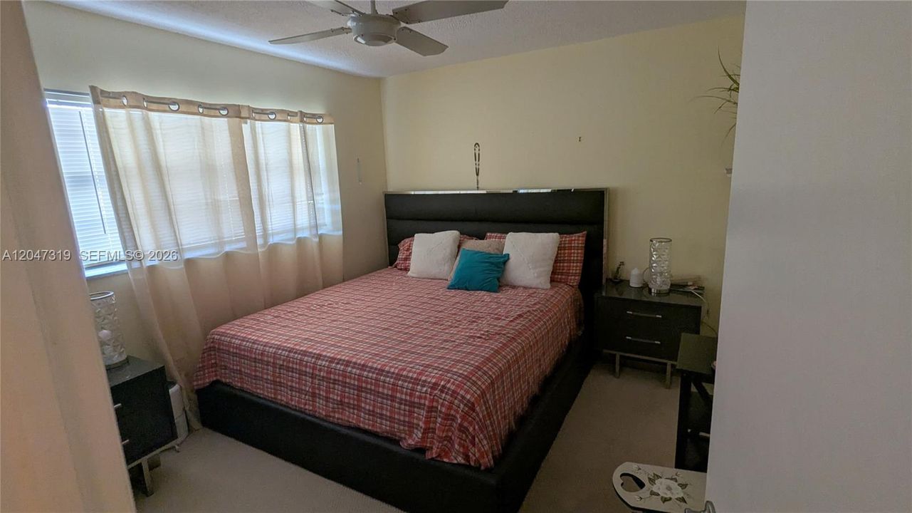 For Sale: $115,000 (2 beds, 2 baths, 990 Square Feet)