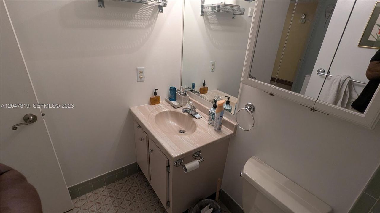 For Sale: $115,000 (2 beds, 2 baths, 990 Square Feet)