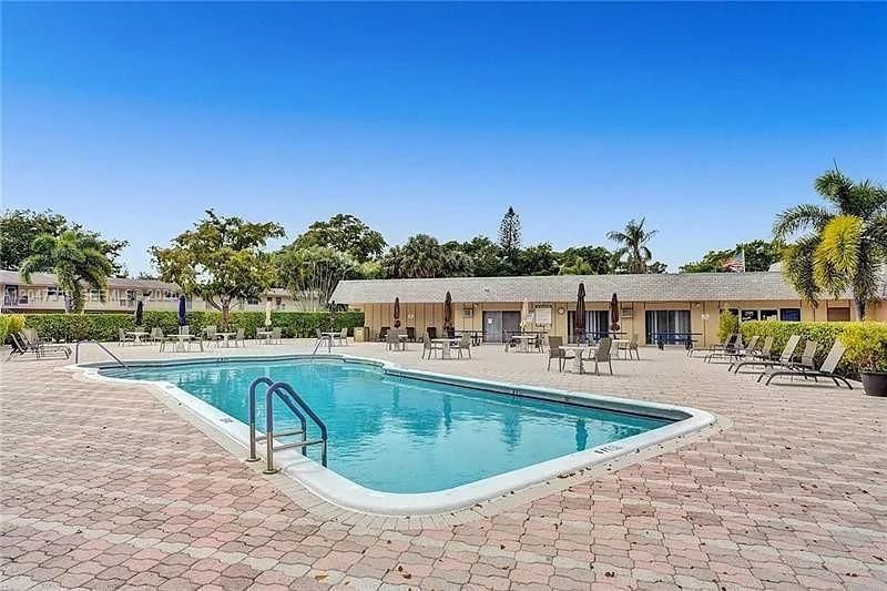 For Sale: $115,000 (2 beds, 2 baths, 990 Square Feet)