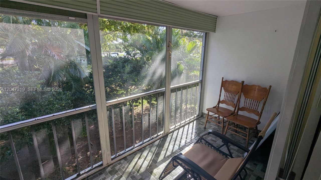For Sale: $115,000 (2 beds, 2 baths, 990 Square Feet)