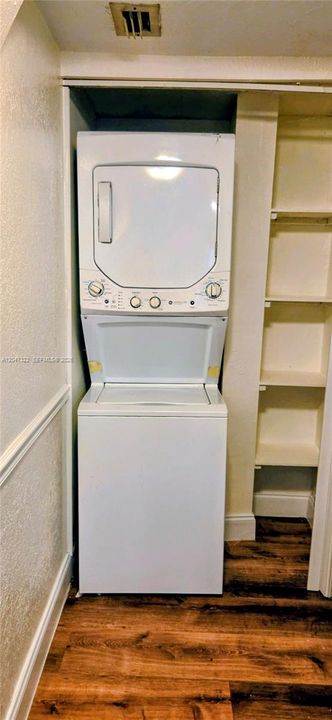 For Rent: $2,300 (2 beds, 2 baths, 946 Square Feet)