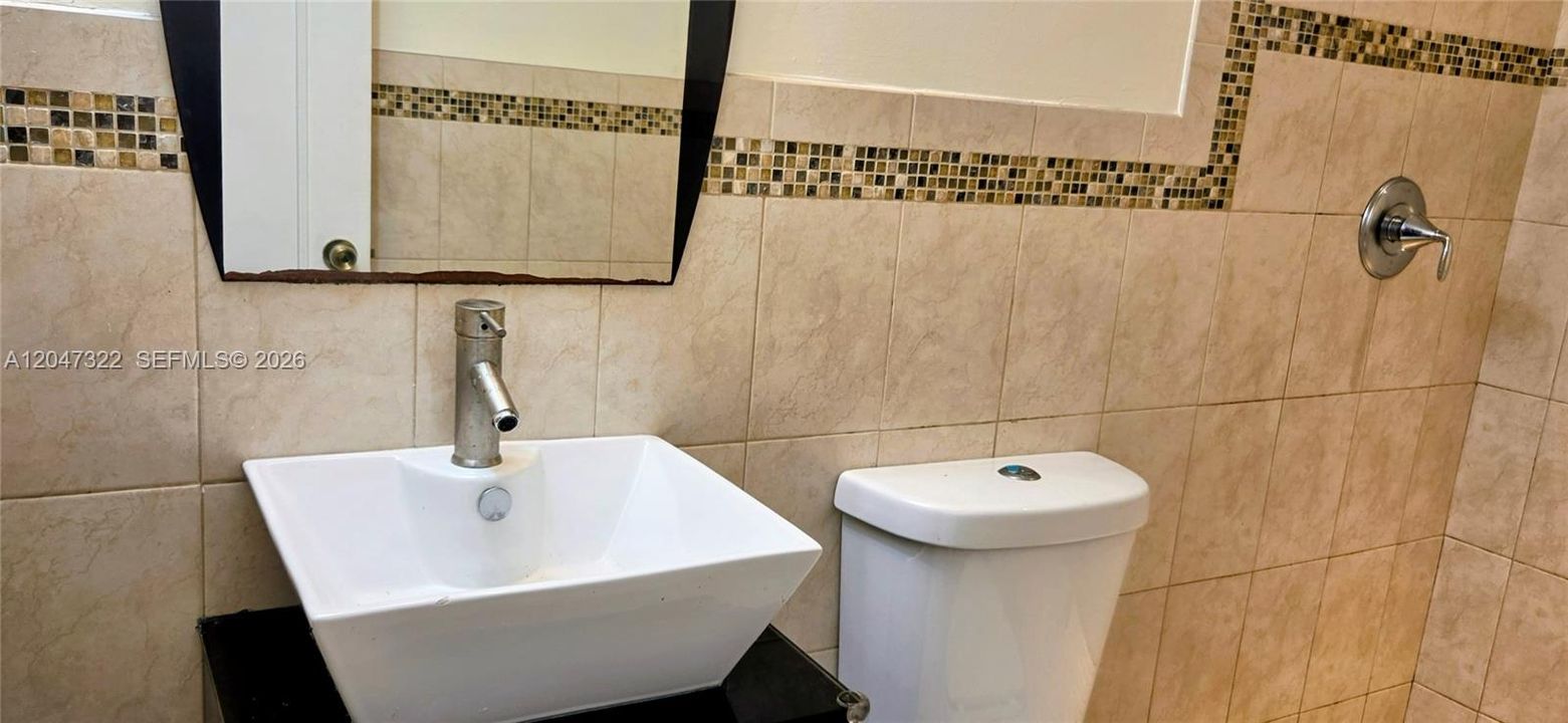 For Rent: $2,300 (2 beds, 2 baths, 946 Square Feet)