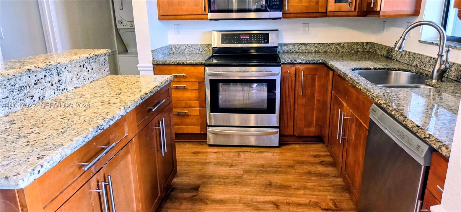 For Rent: $2,300 (2 beds, 2 baths, 946 Square Feet)
