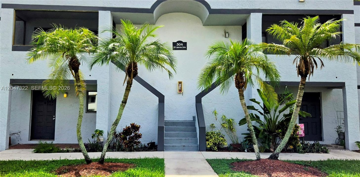 For Rent: $2,300 (2 beds, 2 baths, 946 Square Feet)