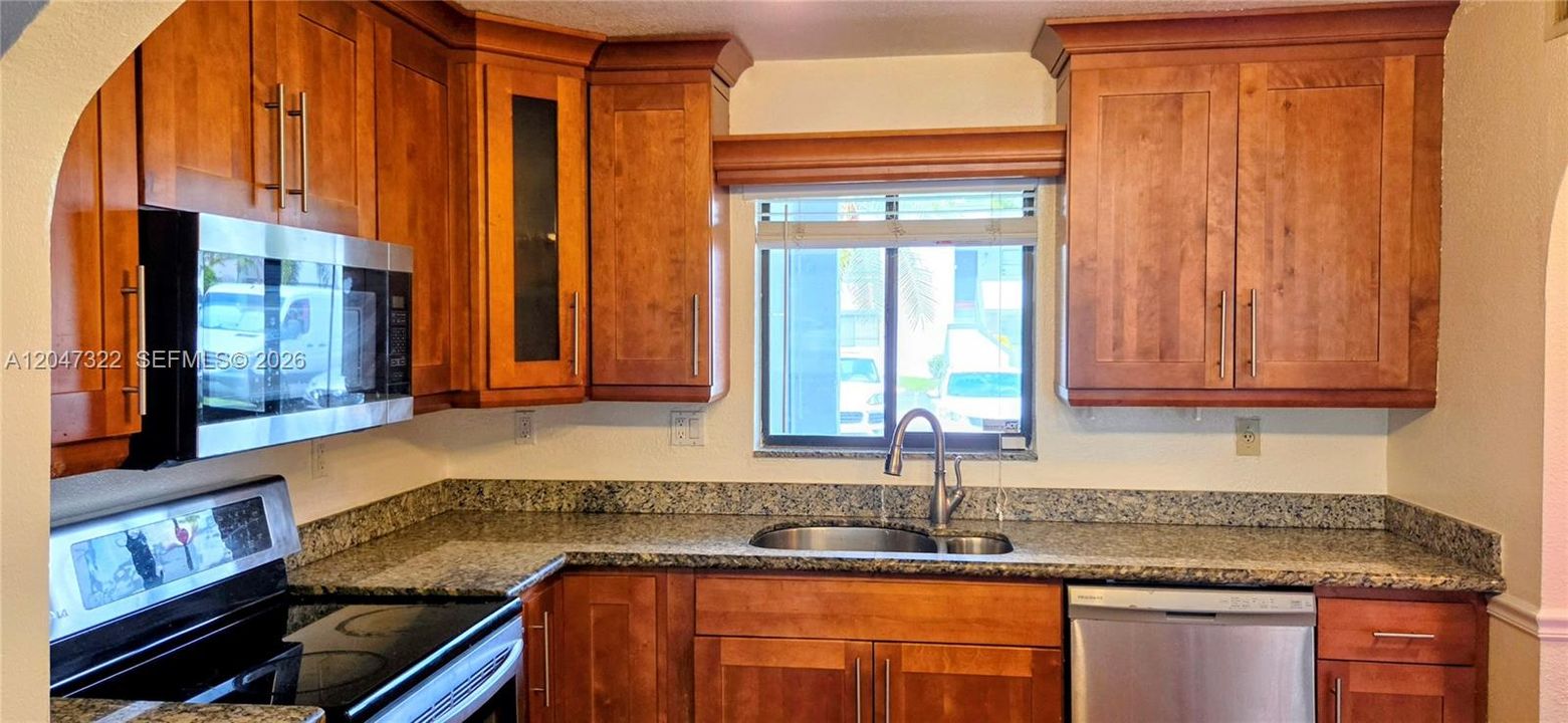 For Rent: $2,300 (2 beds, 2 baths, 946 Square Feet)