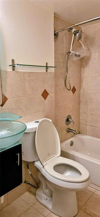 For Rent: $2,300 (2 beds, 2 baths, 946 Square Feet)