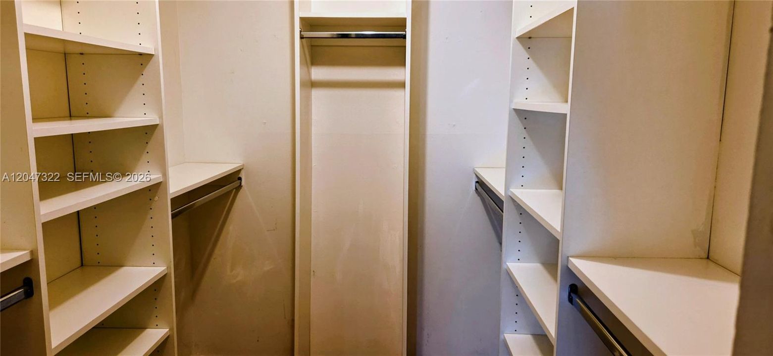 For Rent: $2,300 (2 beds, 2 baths, 946 Square Feet)