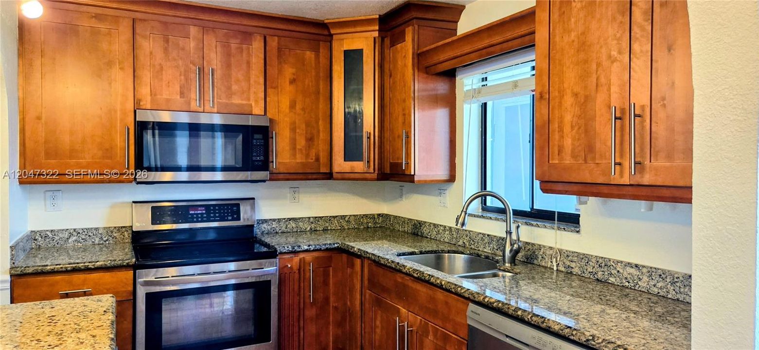 For Rent: $2,300 (2 beds, 2 baths, 946 Square Feet)