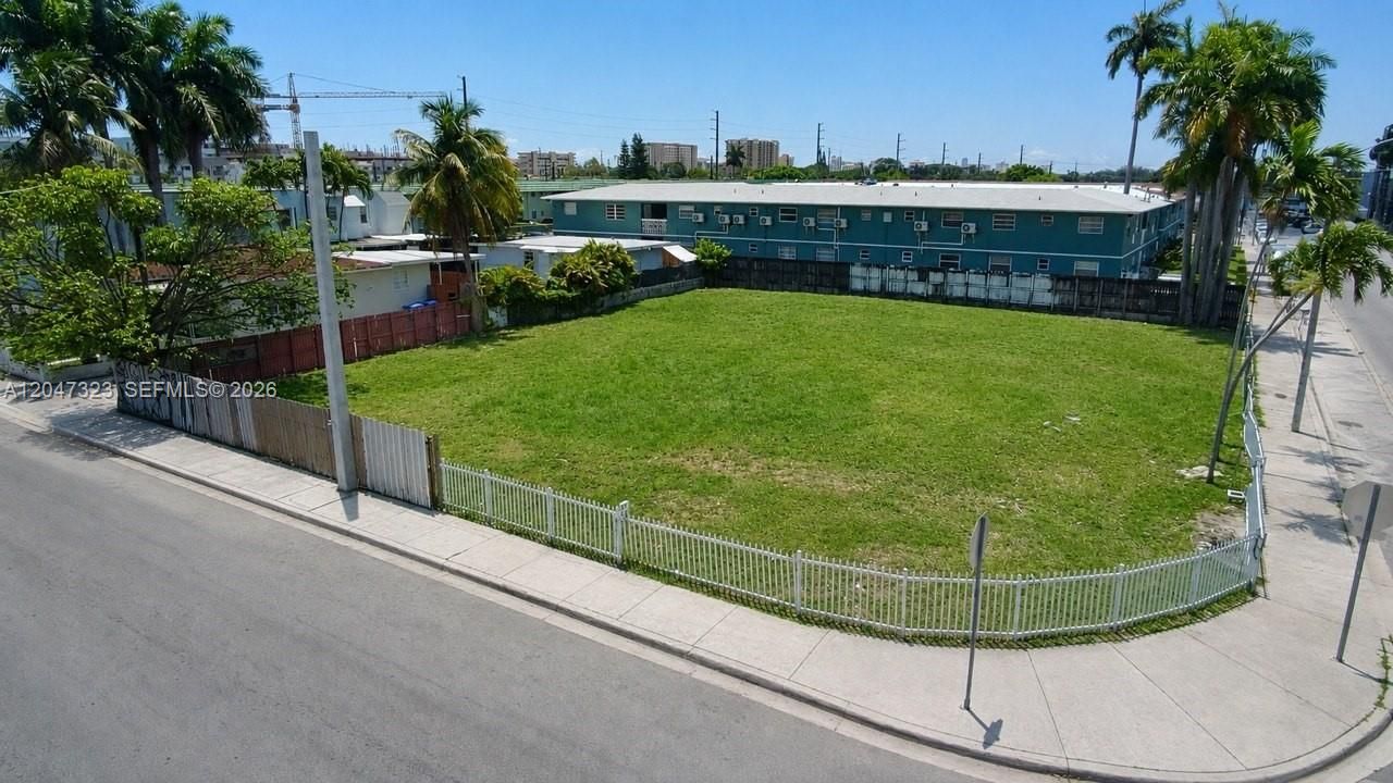 For Sale: $1,200,000 (0.30 acres)