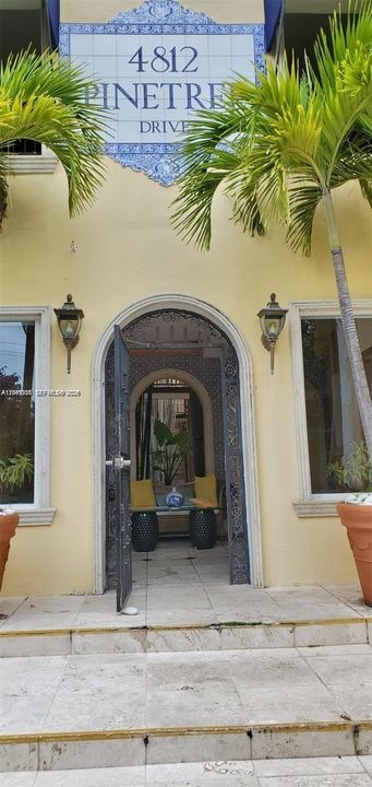For Sale: $490,000 (2 beds, 2 baths, 846 Square Feet)