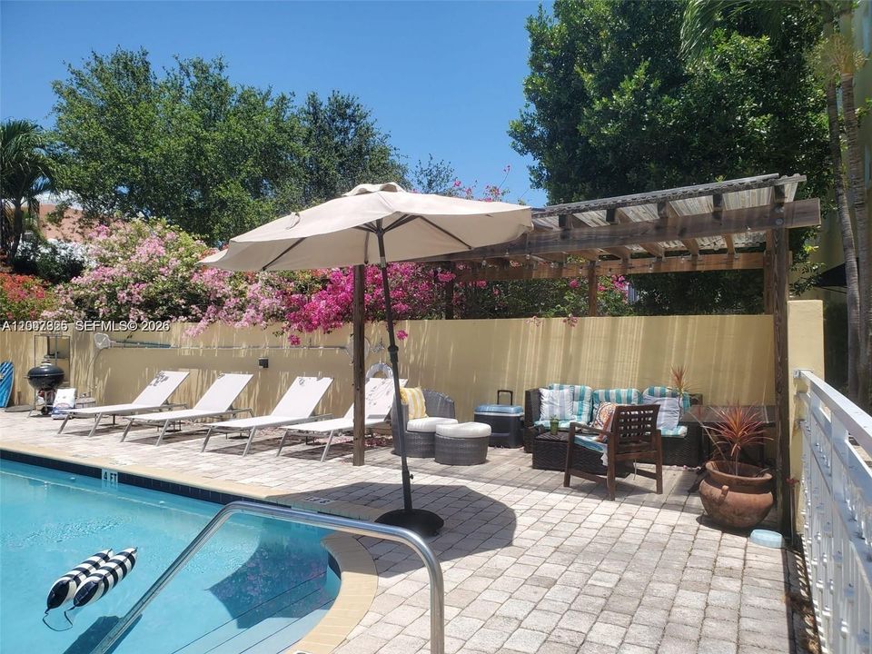 For Sale: $490,000 (2 beds, 2 baths, 846 Square Feet)