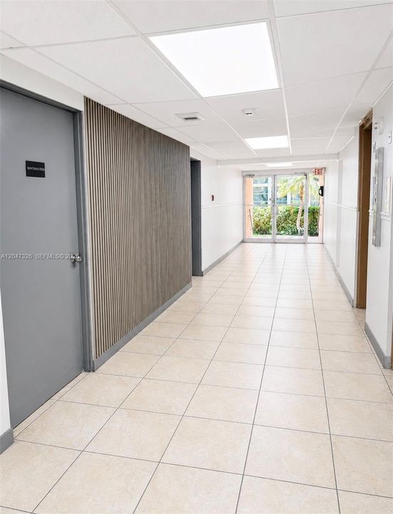 For Sale: $209,900 (1 beds, 1 baths, 924 Square Feet)