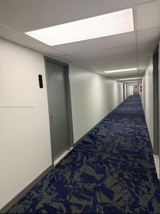 For Sale: $209,900 (1 beds, 1 baths, 924 Square Feet)