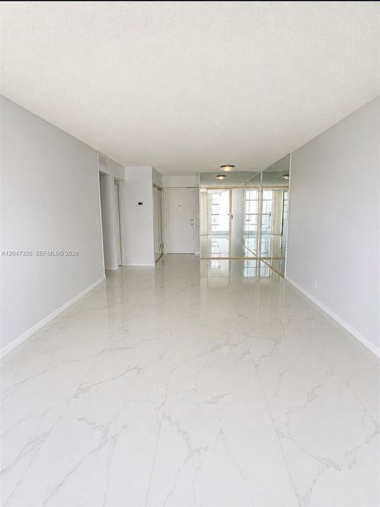 For Sale: $209,900 (1 beds, 1 baths, 924 Square Feet)