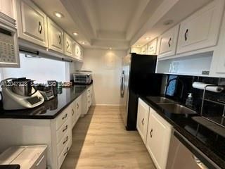 For Rent: $4,000 (1 beds, 1 baths, 895 Square Feet)