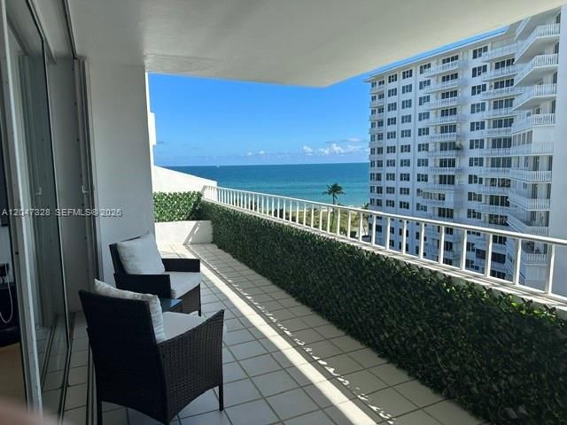 For Rent: $4,000 (1 beds, 1 baths, 895 Square Feet)