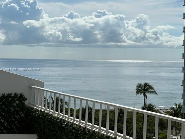 For Rent: $4,000 (1 beds, 1 baths, 895 Square Feet)
