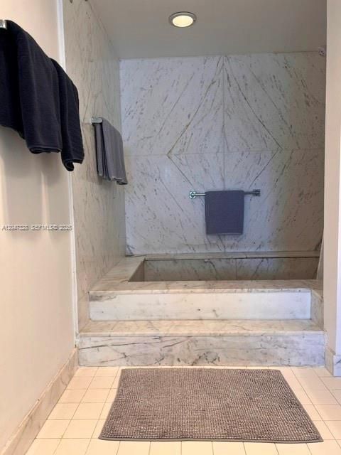 For Rent: $4,000 (1 beds, 1 baths, 895 Square Feet)