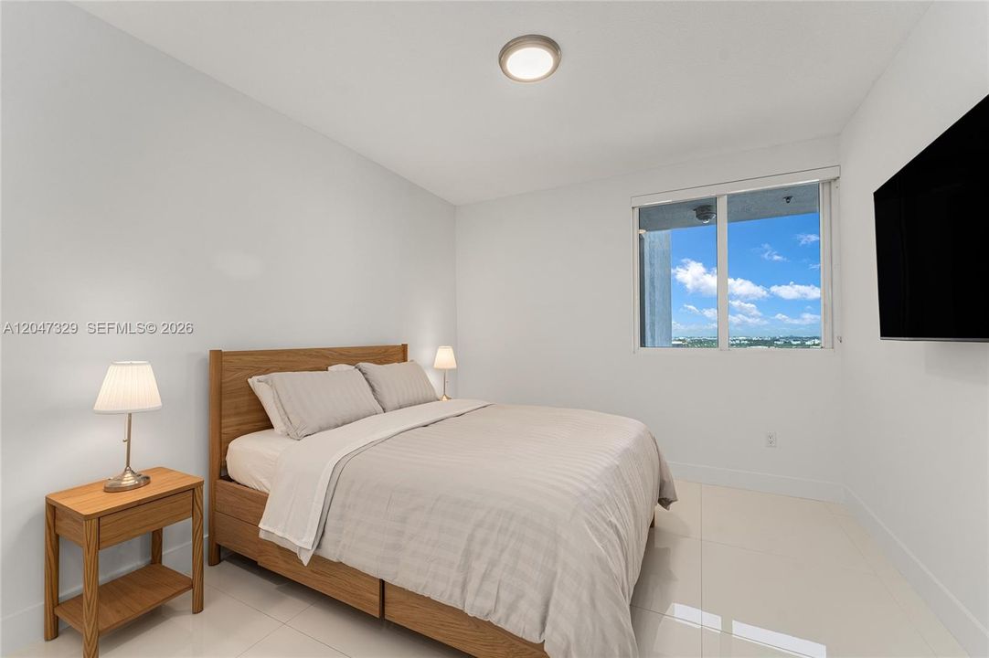 For Sale: $828,000 (3 beds, 3 baths, 1432 Square Feet)