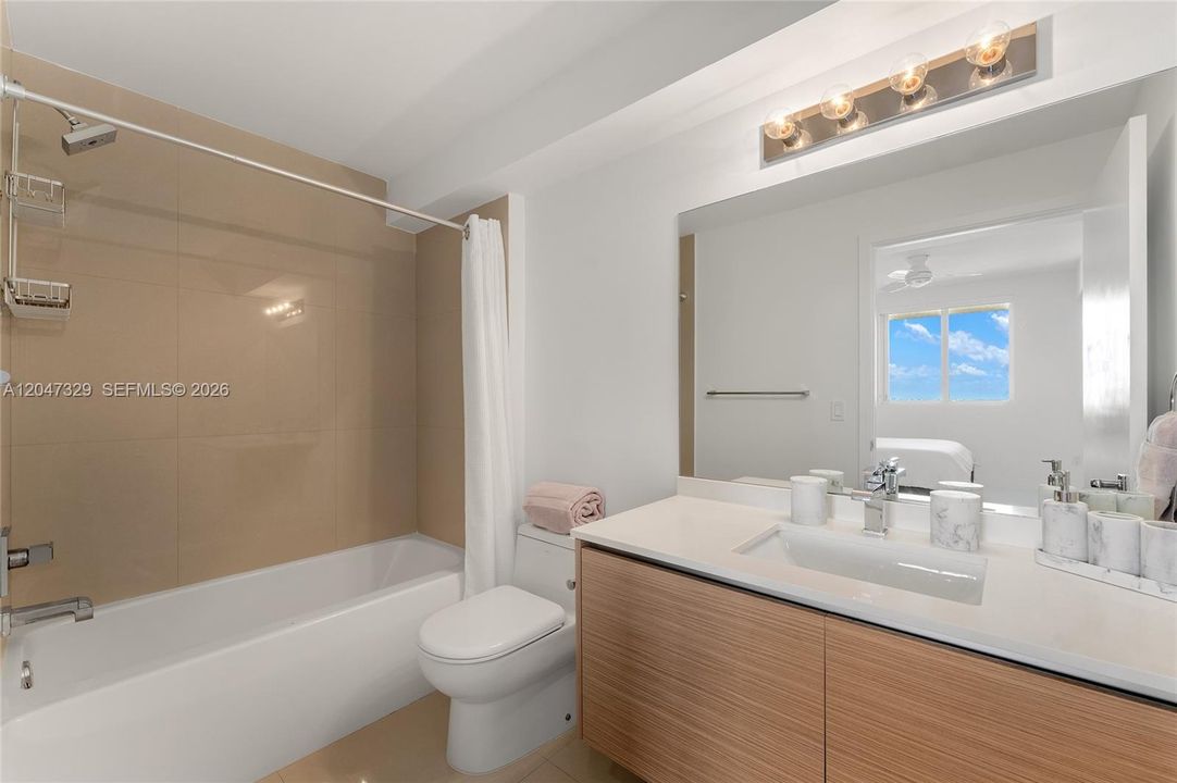 For Sale: $828,000 (3 beds, 3 baths, 1432 Square Feet)