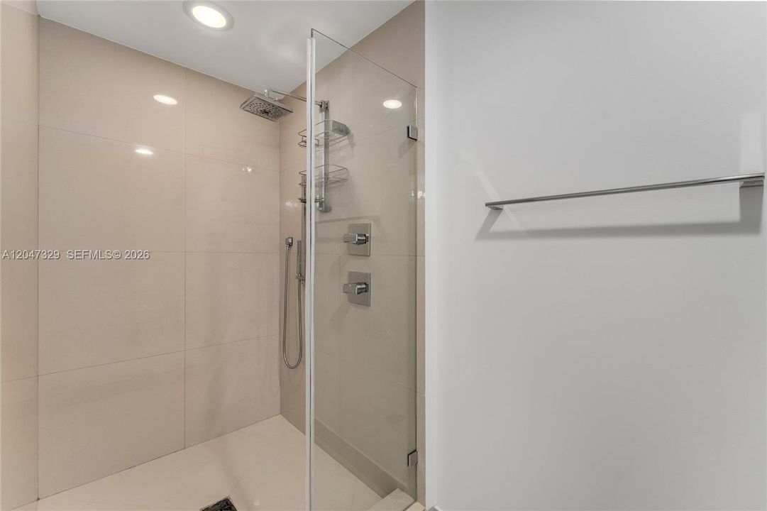 For Sale: $828,000 (3 beds, 3 baths, 1432 Square Feet)