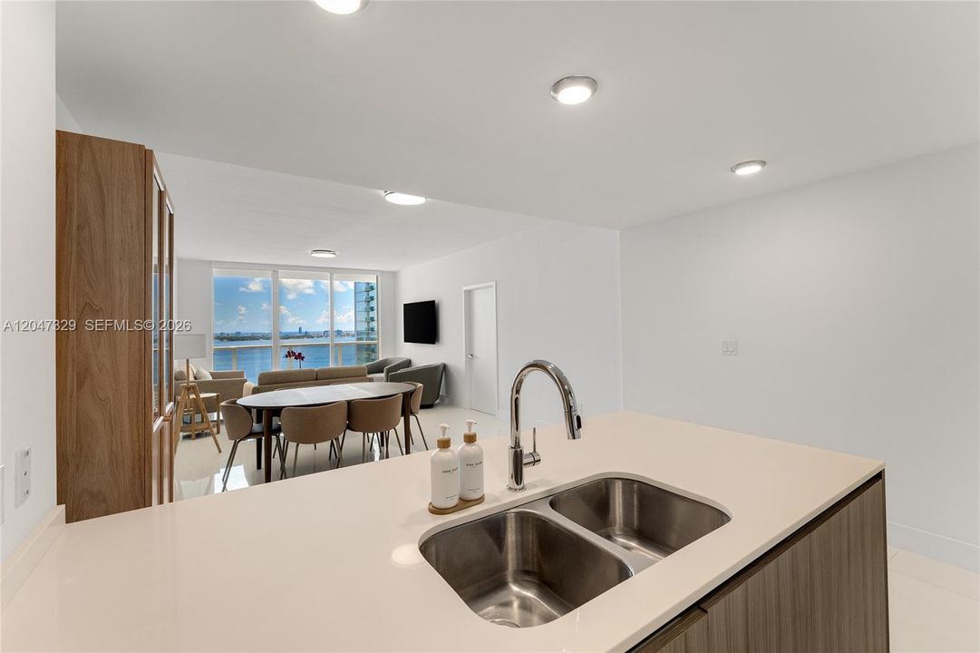 For Sale: $828,000 (3 beds, 3 baths, 1432 Square Feet)