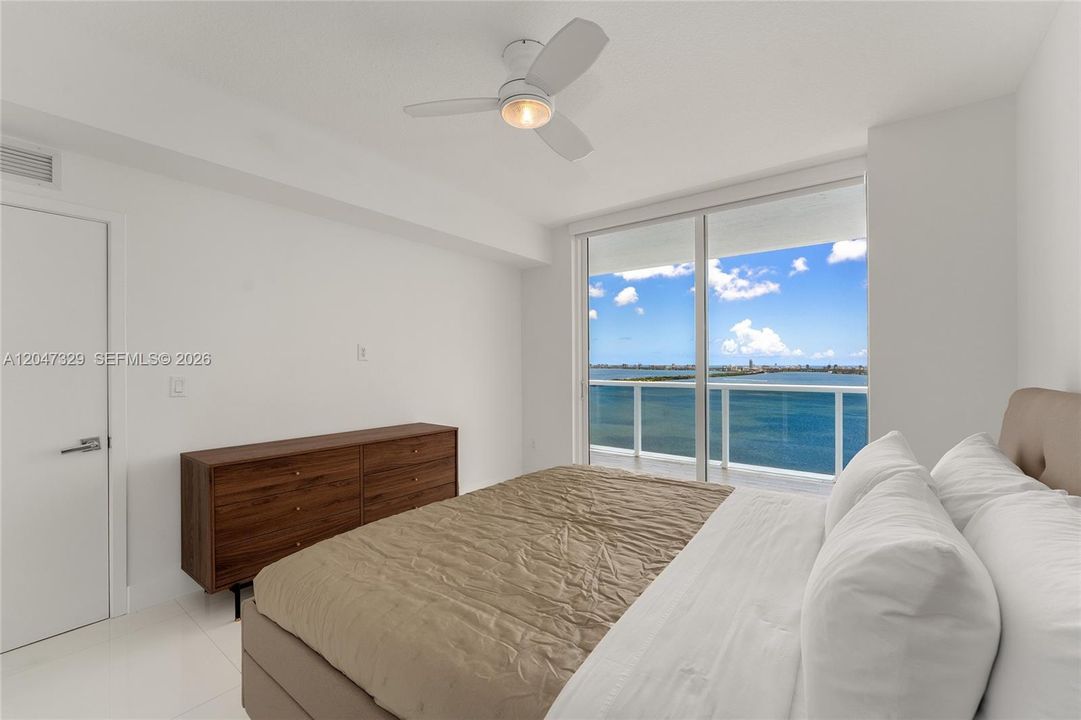 For Sale: $828,000 (3 beds, 3 baths, 1432 Square Feet)
