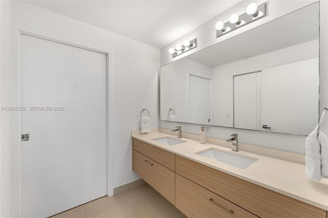 For Sale: $828,000 (3 beds, 3 baths, 1432 Square Feet)