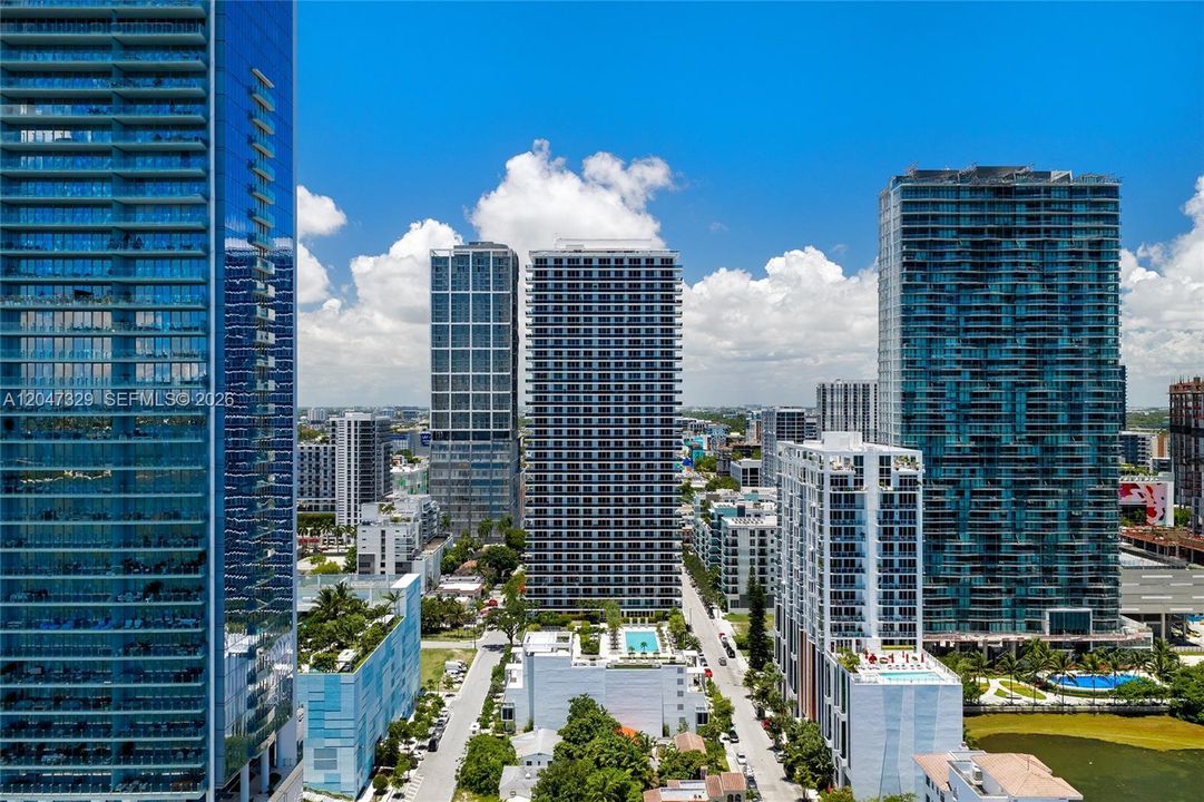 For Sale: $828,000 (3 beds, 3 baths, 1432 Square Feet)