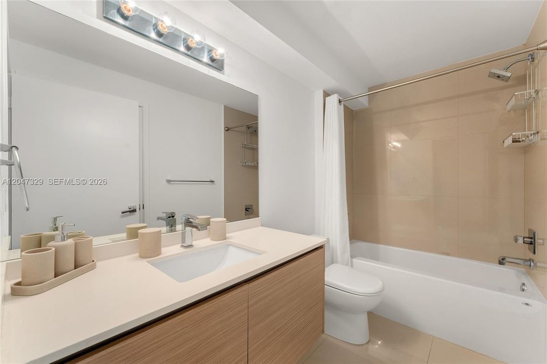 For Sale: $828,000 (3 beds, 3 baths, 1432 Square Feet)