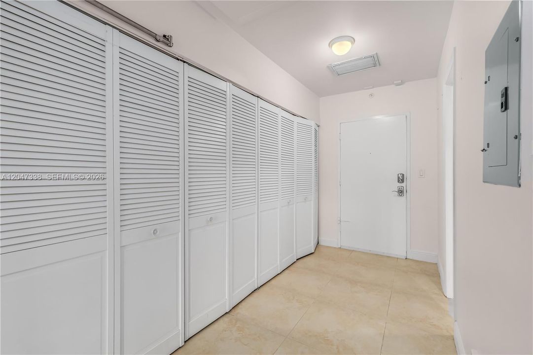На продажу: $199,900 (0 спален, 1 ванн, 340 Квадратных фут)