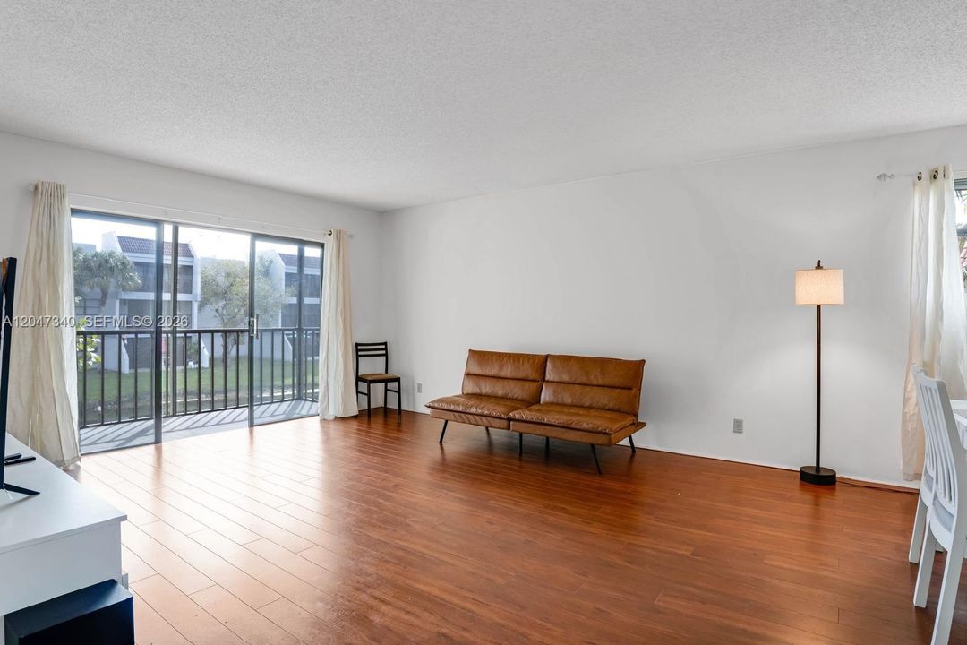 En Venta: $259,000 (2 camas, 2 baños, 1231 Pies cuadrados)