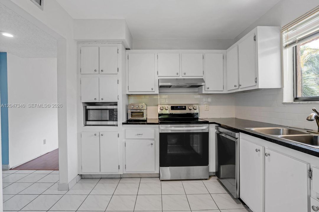 En Venta: $259,000 (2 camas, 2 baños, 1231 Pies cuadrados)