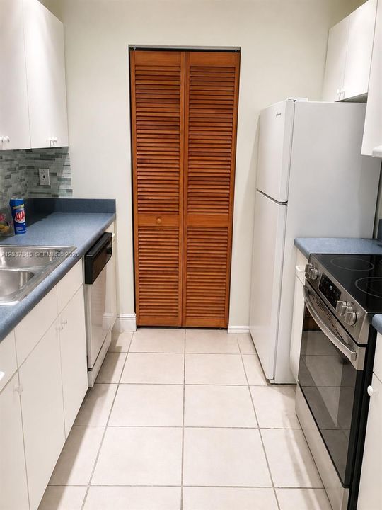 For Rent: $1,600 (1 beds, 1 baths, 768 Square Feet)