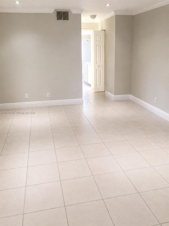 For Rent: $1,600 (1 beds, 1 baths, 768 Square Feet)