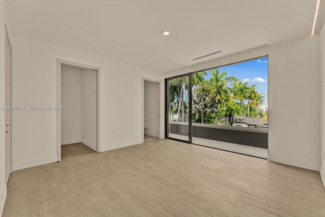 For Sale: $5,450,000 (5 beds, 5 baths, 4410 Square Feet)