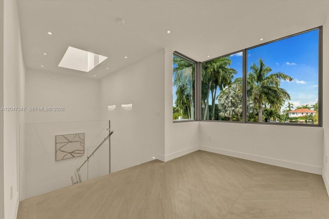 For Sale: $5,450,000 (5 beds, 5 baths, 4410 Square Feet)