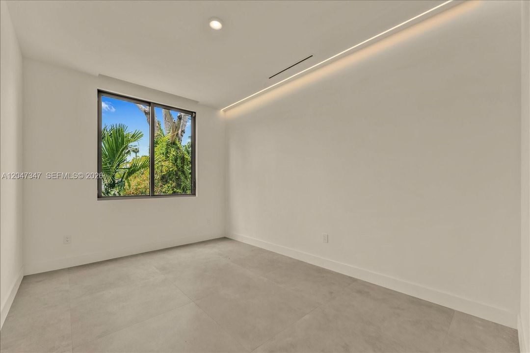 For Sale: $5,450,000 (5 beds, 5 baths, 4410 Square Feet)