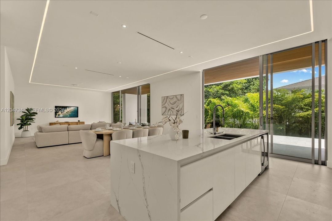 For Sale: $5,450,000 (5 beds, 5 baths, 4410 Square Feet)
