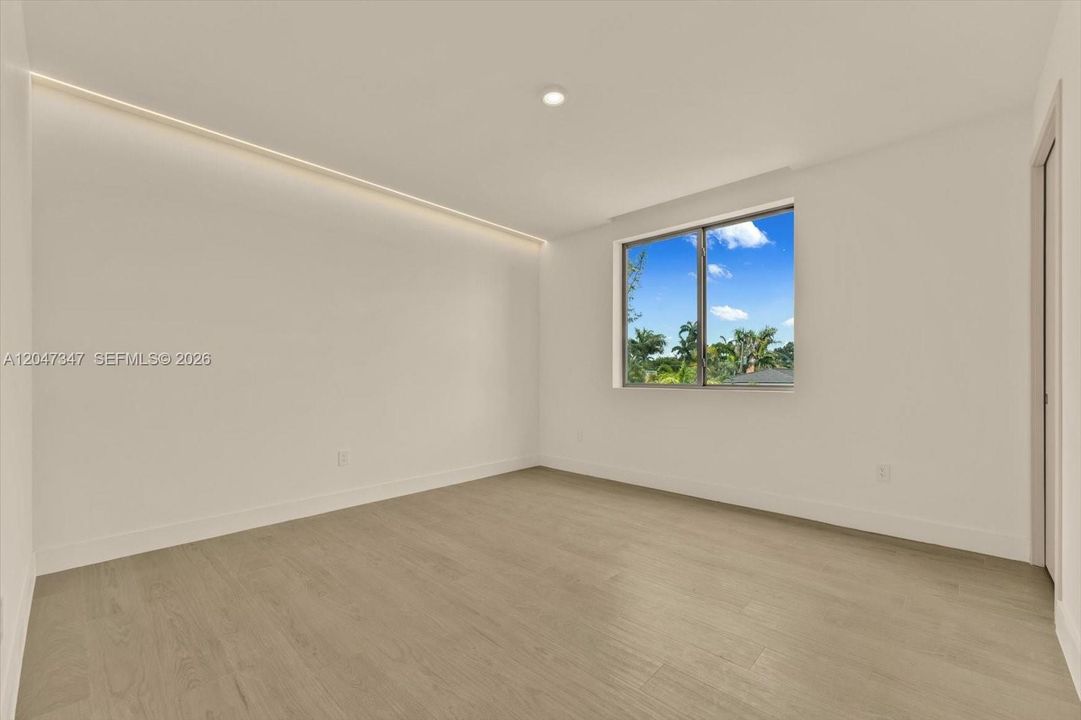 For Sale: $5,450,000 (5 beds, 5 baths, 4410 Square Feet)