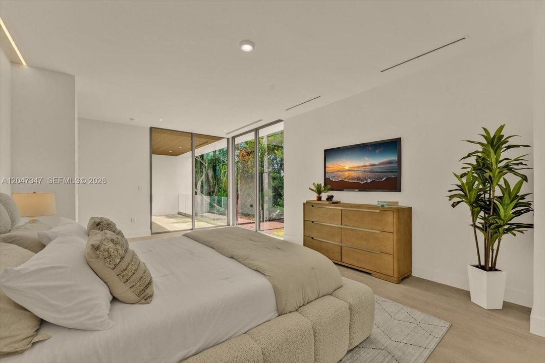 For Sale: $5,450,000 (5 beds, 5 baths, 4410 Square Feet)