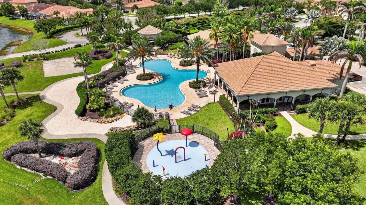 Pool & clubhouse